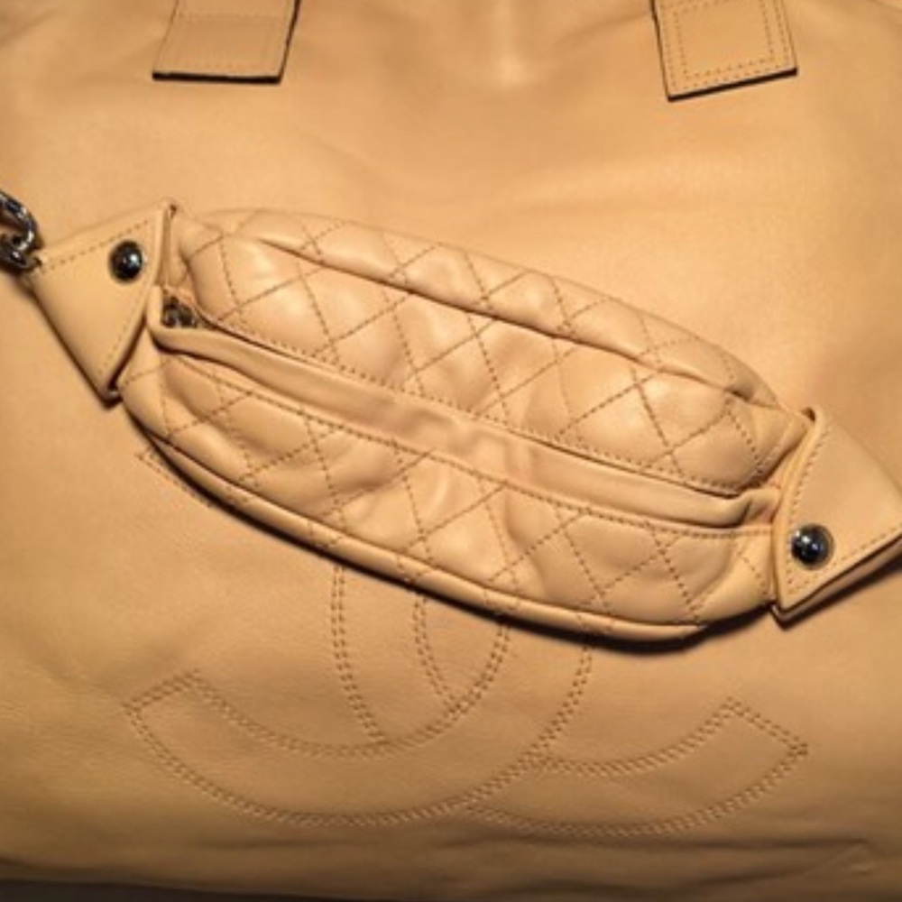 Authentic Chanel lamb leather weekend tote - Picture 4 of 8